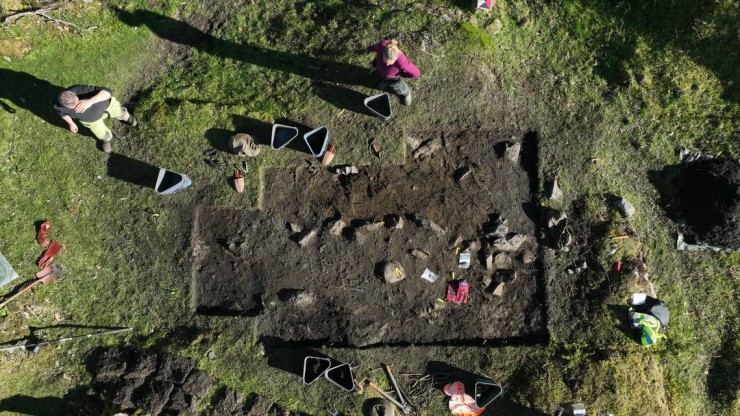 archeologové na vikinském pohřebišti